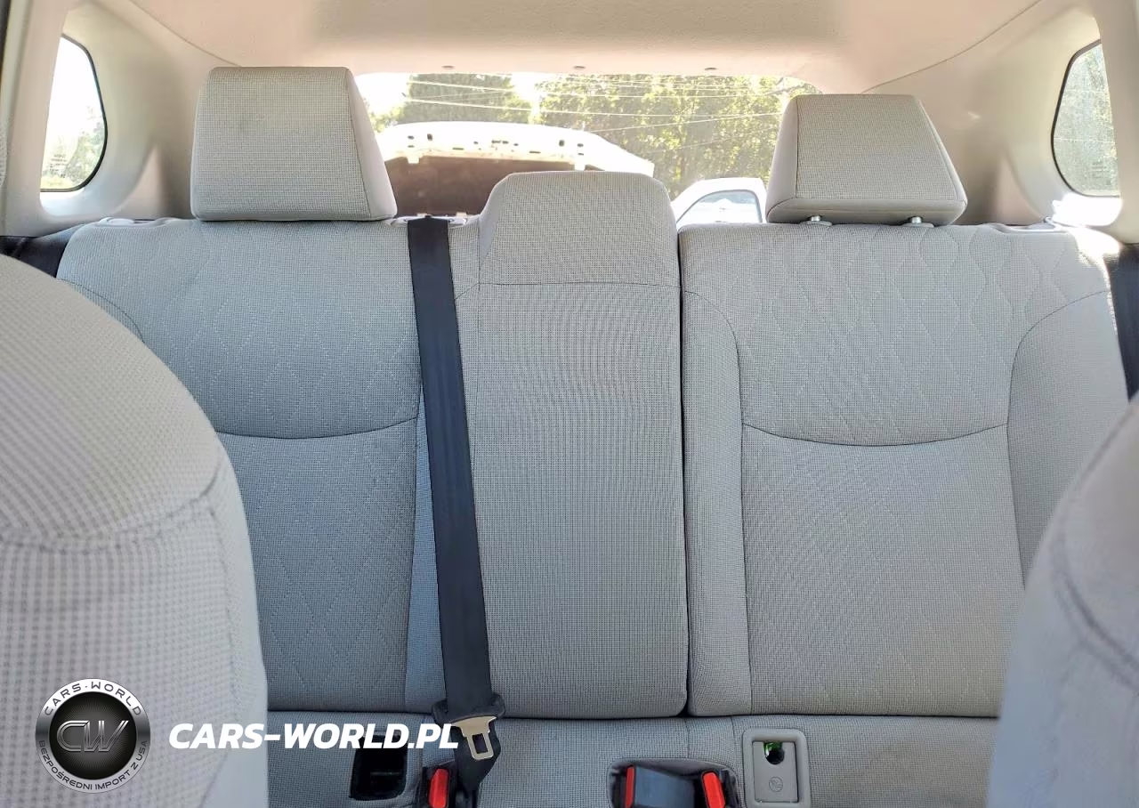 2024 Toyota Corolla Cross L VIN:7MUAAAAG7RV104889 - 10