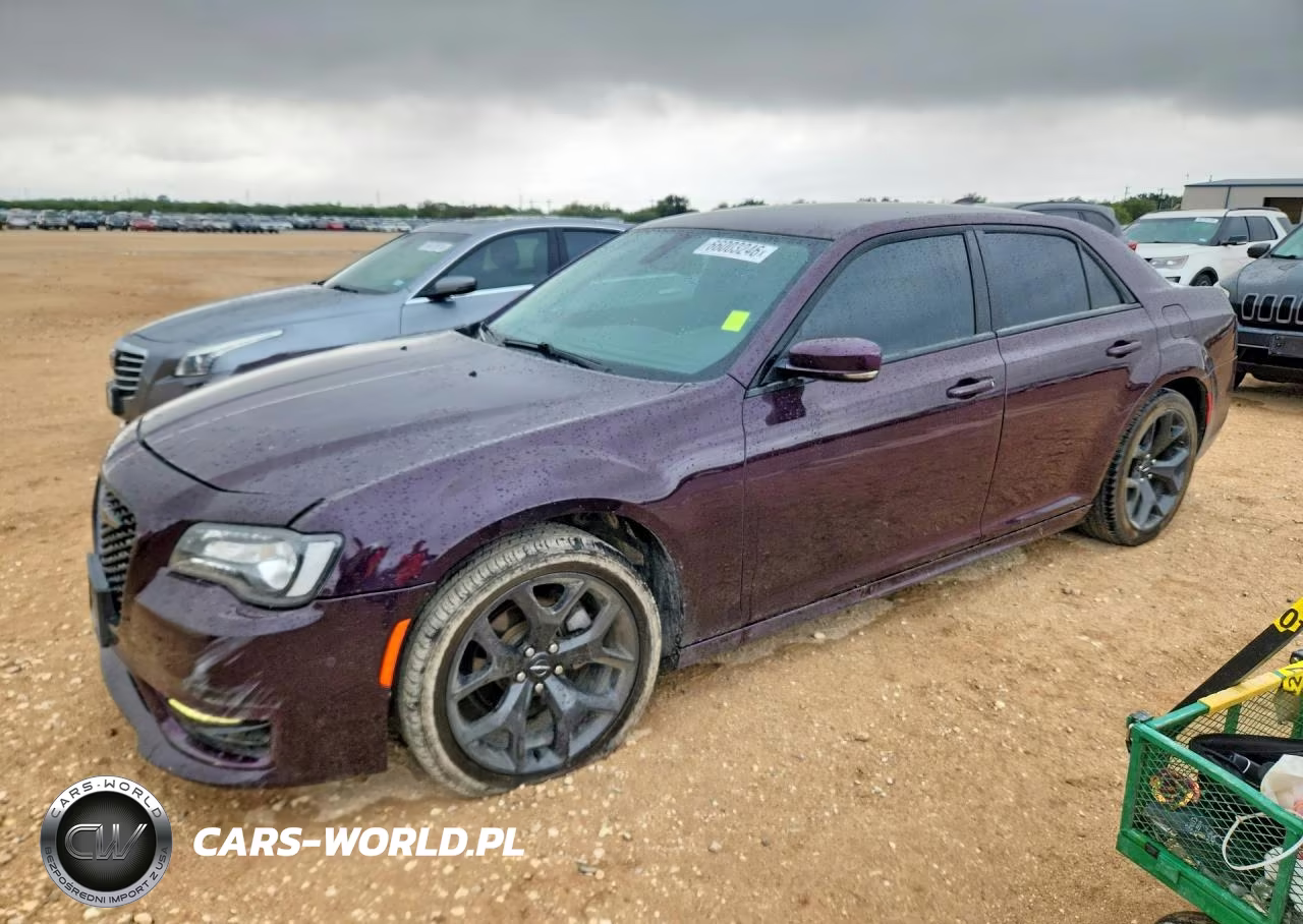 2021 Chrysler 300 Touring