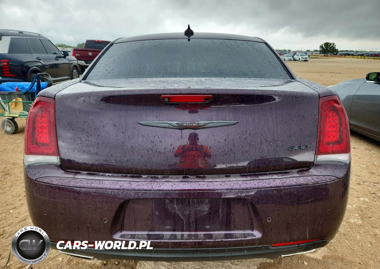 2021 Chrysler 300 Touring VIN:2C3CCAAG3MH683436 - 6