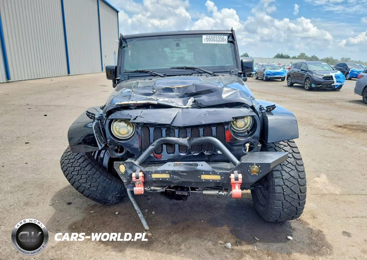 2015 Jeep Wrangler Unlimited Sahara VIN:1C4BJWEG9FL683984 - 5