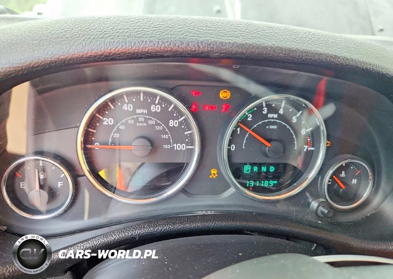 2015 Jeep Wrangler Unlimited Sahara VIN:1C4BJWEG9FL683984 - 9