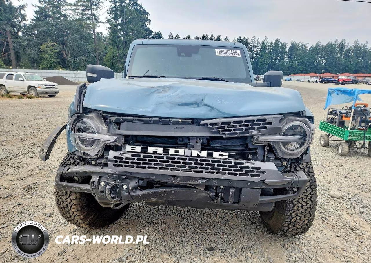 2022 Ford Bronco Base VIN:1FMEE5DP1NLB09189 - 5