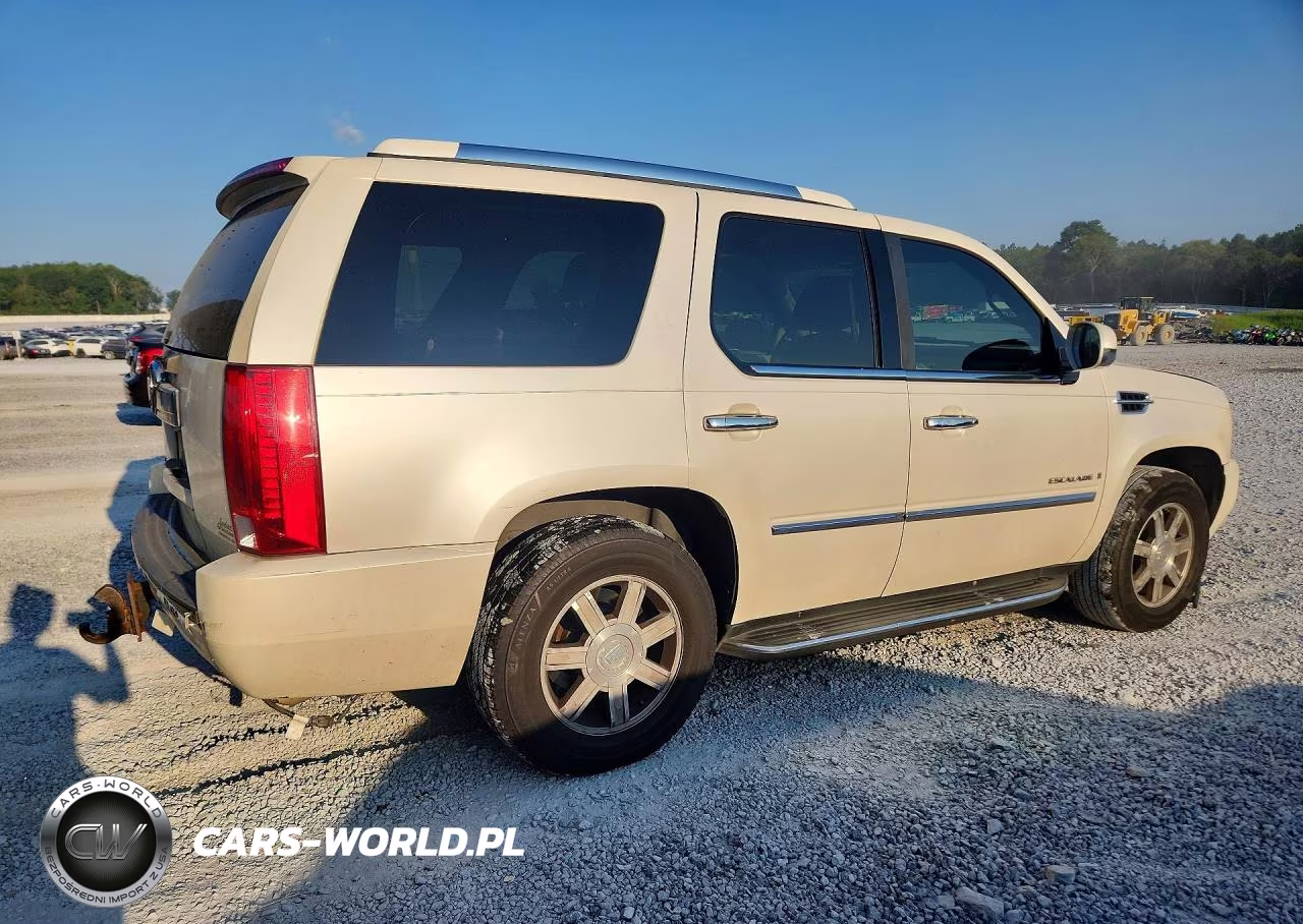 2007 Cadillac Escalade Luxury VIN:1GYFK638X7R179723 - 3