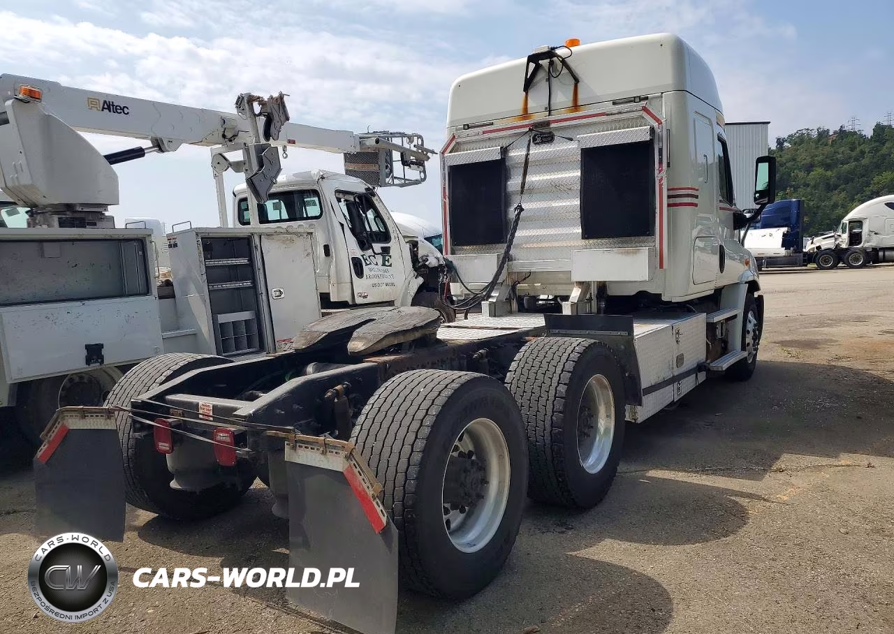 2016 Freightliner Cascadia 1 - Semi Truck VIN:3AKJGHDV6GSHC2694 - 3
