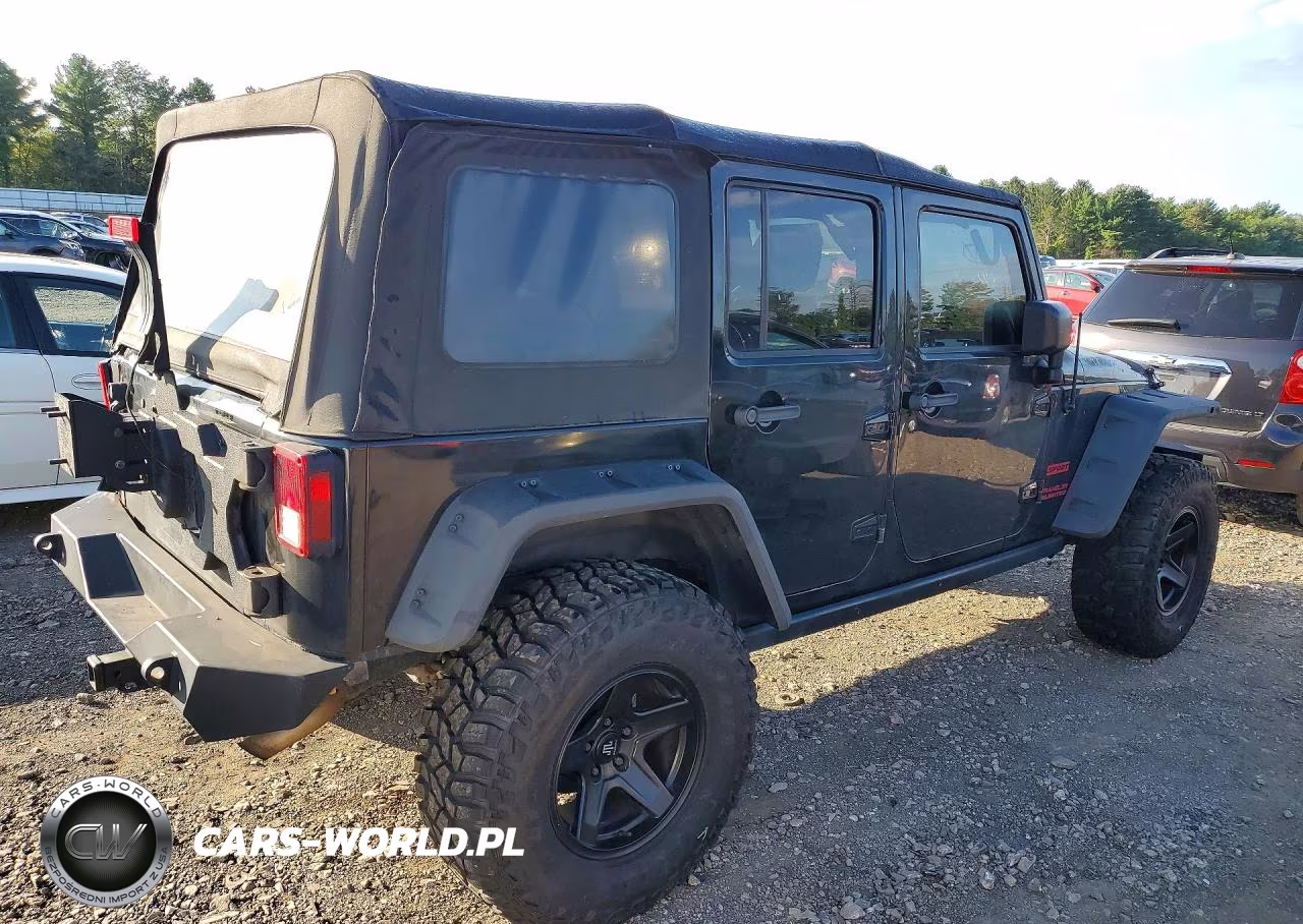 2016 Jeep Wrangler VIN:1C4BJWDGXGL119294 - 3