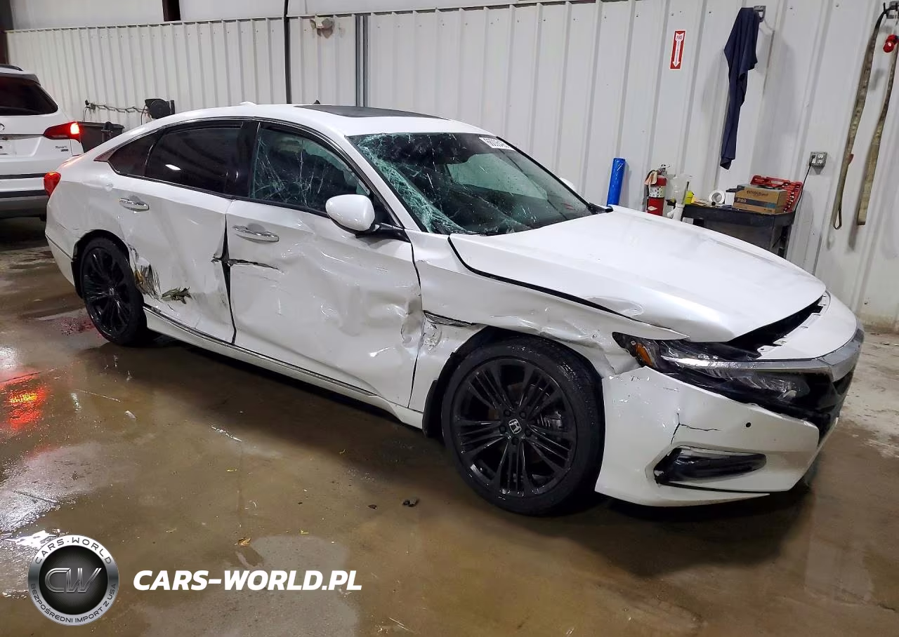 2018 Honda Accord Touring VIN:1HGCV2F96JA024252 - 4