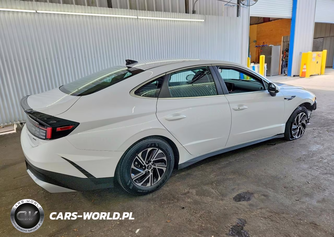 2026 Hyundai Sonata Hybrid Blue VIN:KMHL24JJ0TA168737 - 3