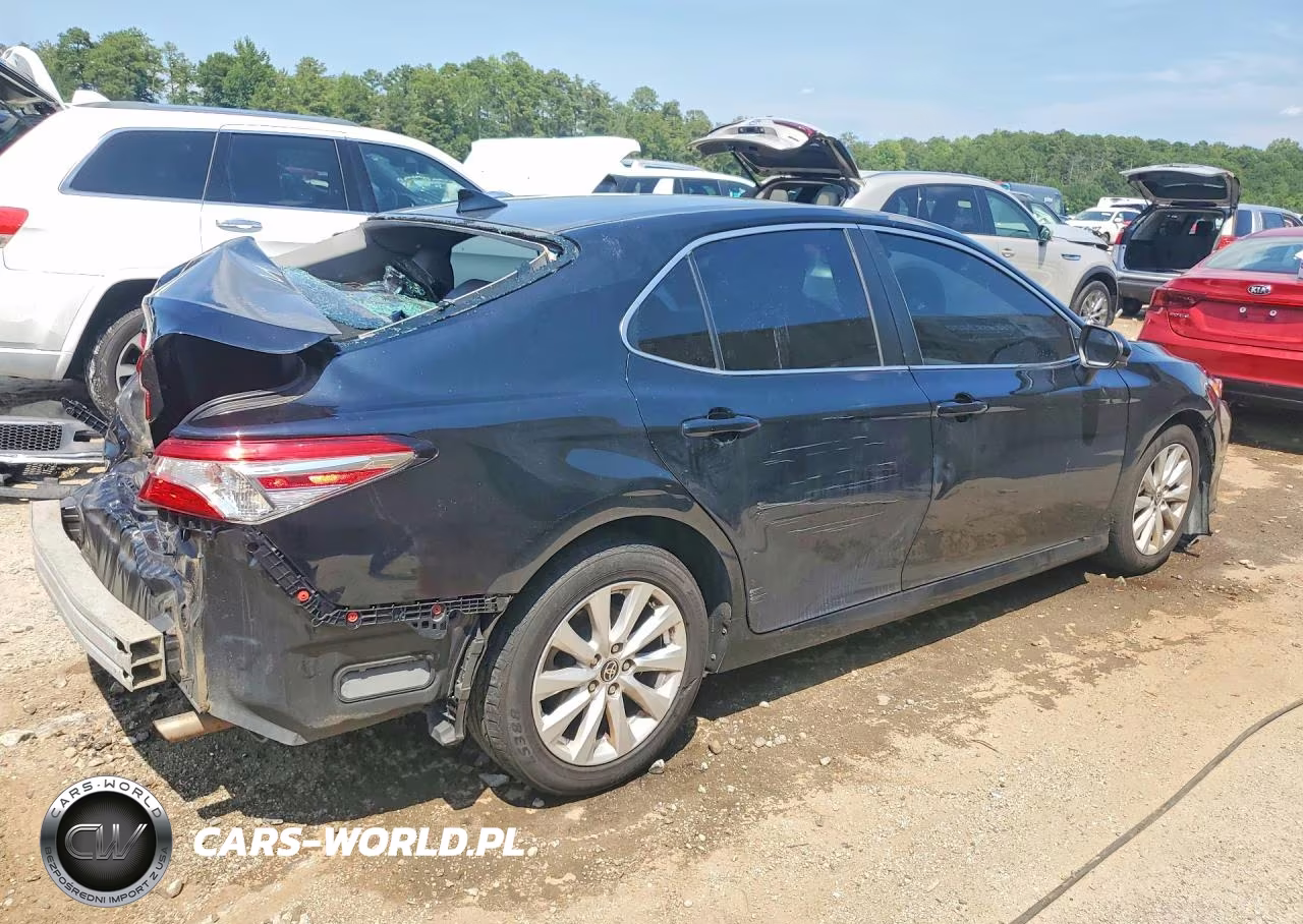 2020 Toyota Camry Le VIN:4T1C11AKXLU997579 - 3