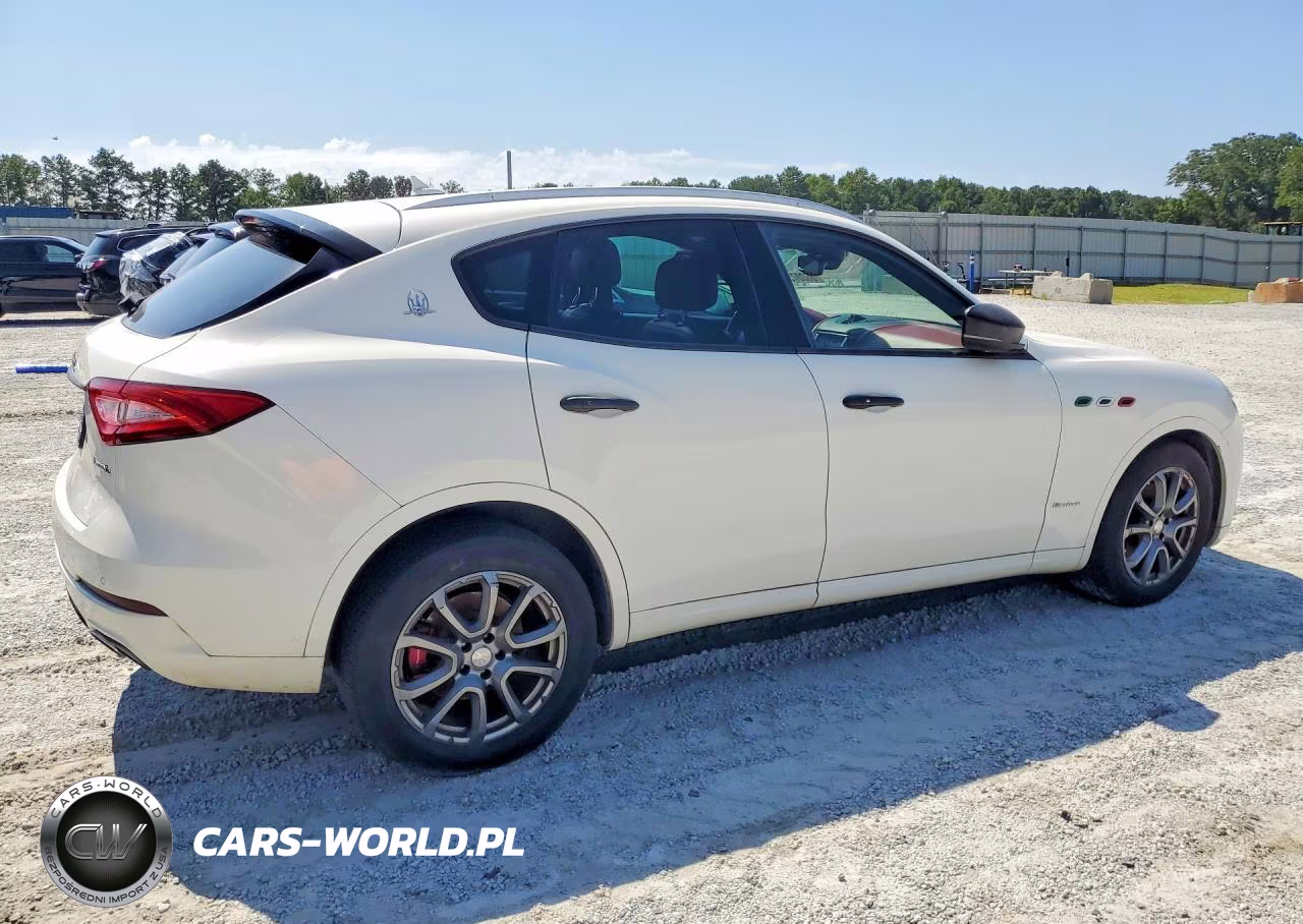 2018 Maserati Levante Luxury VIN:ZN661XUL5JX294345 - 3