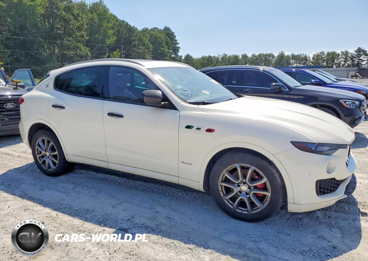 2018 Maserati Levante Luxury VIN:ZN661XUL5JX294345 - 4