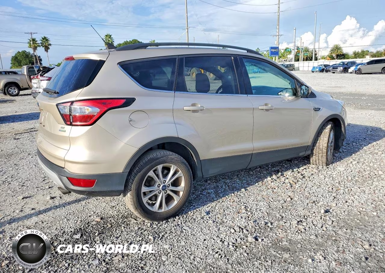 2018 Ford Escape Se VIN:1FMCU0GD4JUD49646 - 3