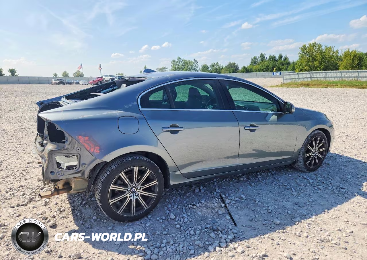 2017 Volvo S60 Platinum VIN:LYV402TM6HB153363 - 3