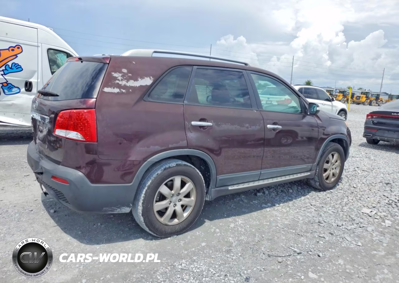 2012 Kia Sorento Lx VIN:5XYKT3A6XCG241681 - 3