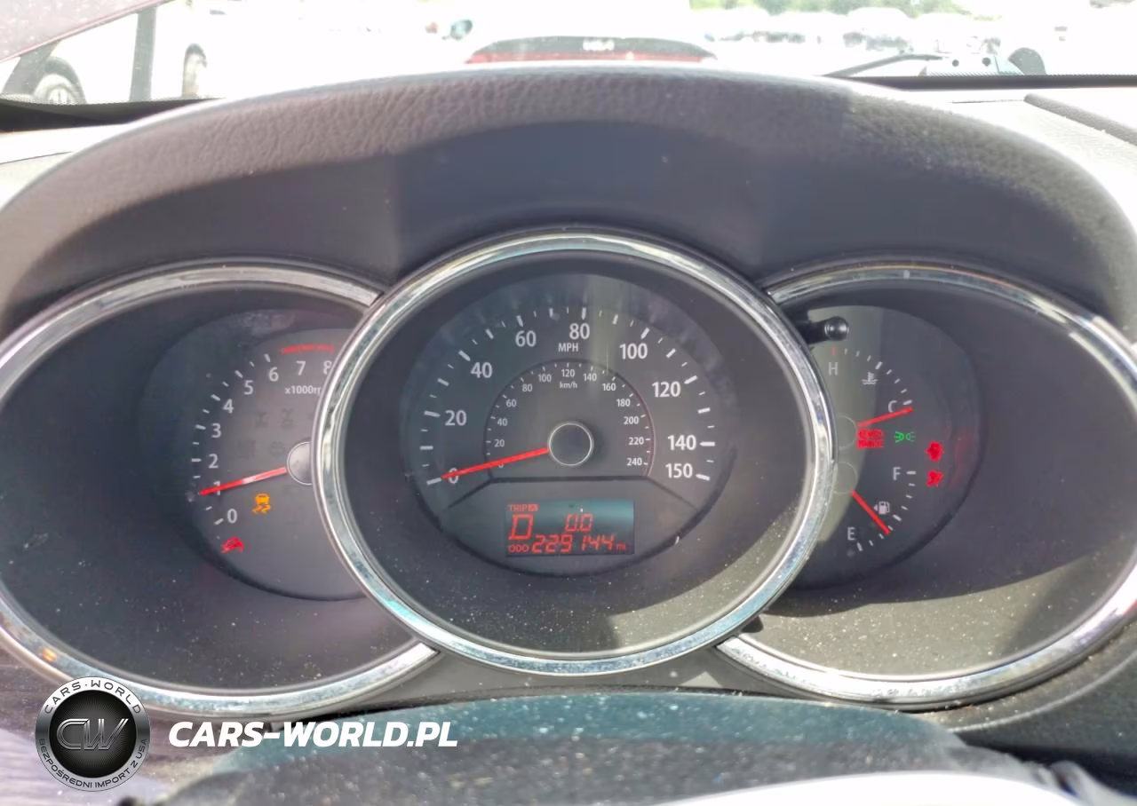 2012 Kia Sorento Lx VIN:5XYKT3A6XCG241681 - 9