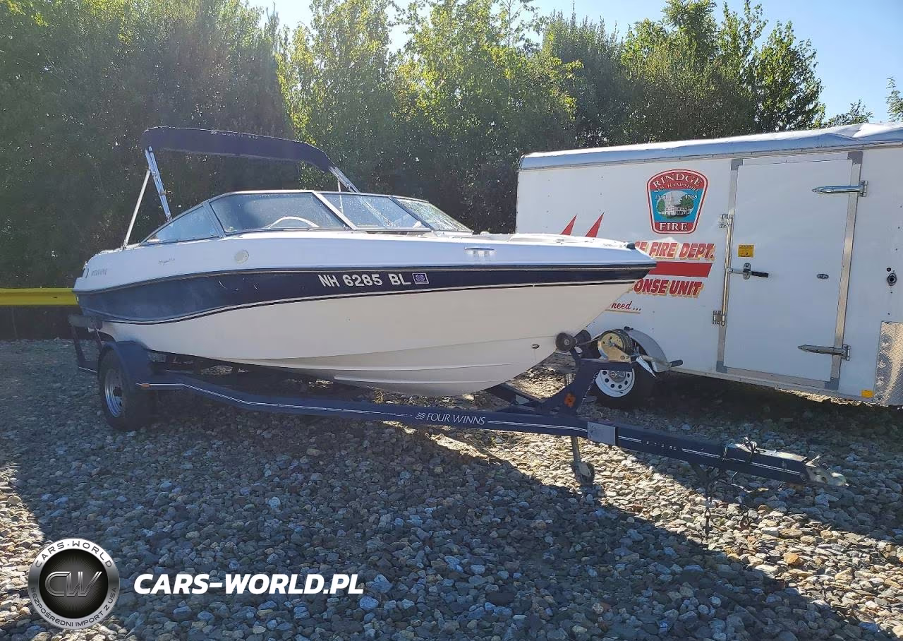 2005 Four Winns Horizon Boat