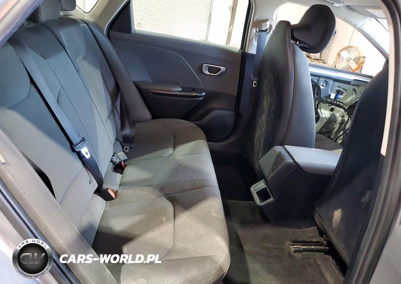 2025 Kia K4 Lxs VIN:3KPFT4DE5SE136553 - 10