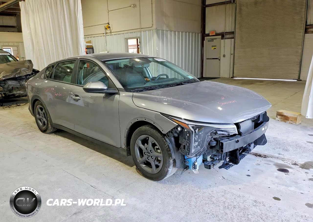 2025 Kia K4 Lxs VIN:3KPFT4DE5SE136553 - 4