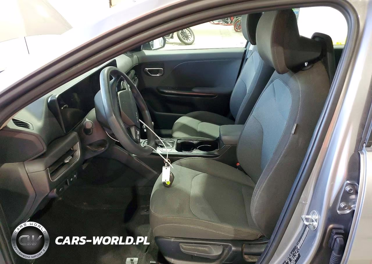 2025 Kia K4 Lxs VIN:3KPFT4DE5SE136553 - 7