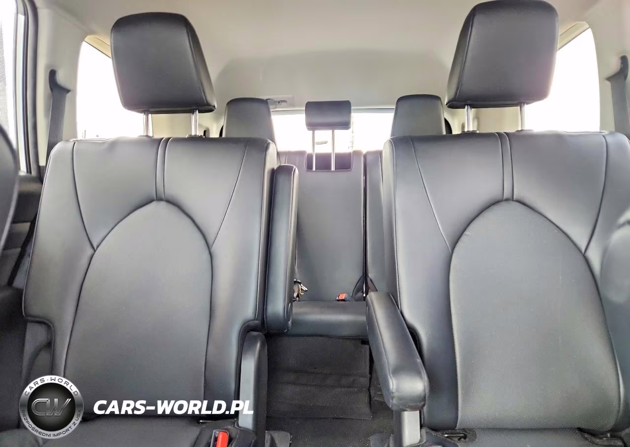 2025 Toyota Grand Highlander Xle VIN:5TDAAAB55SS094859 - 10