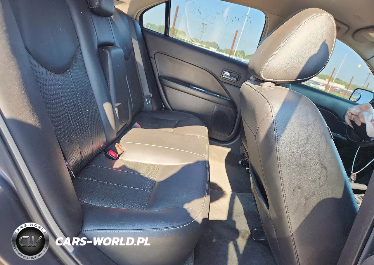 2011 Mercury Milan Premier VIN:3MEHM0JG7BR601068 - 10