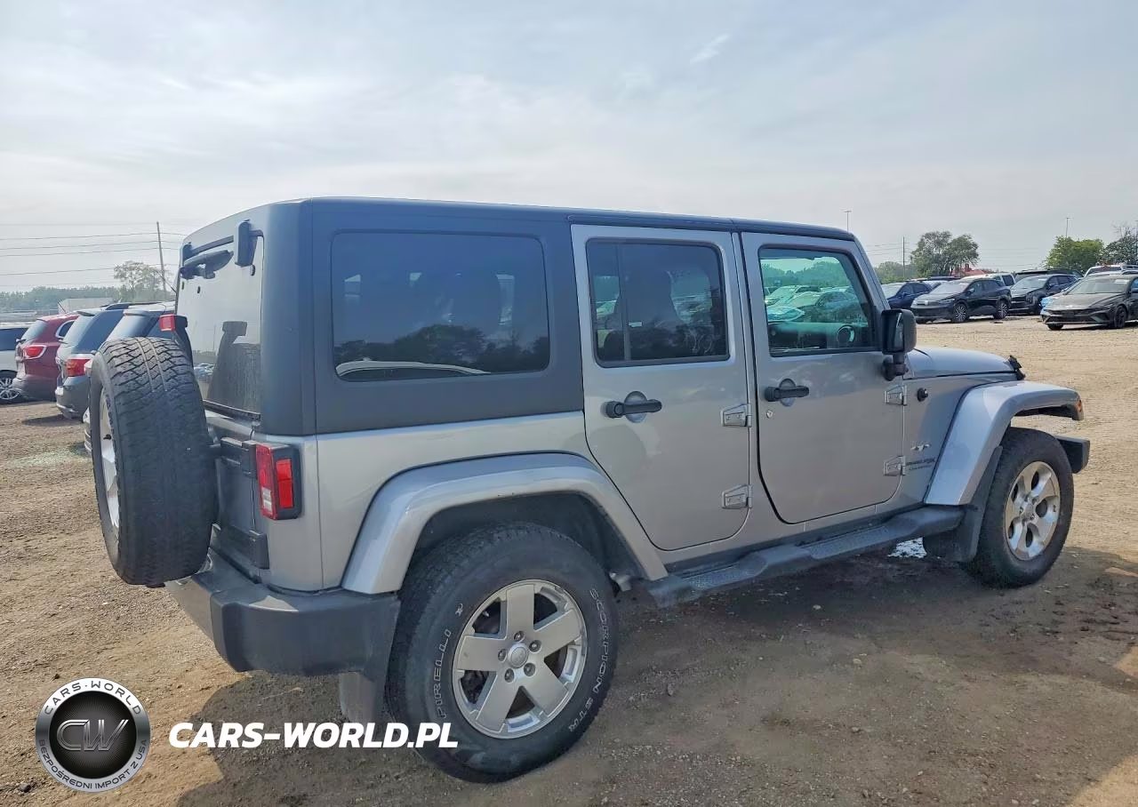 2018 Jeep Wrangler Unlimited Sahara VIN:1C4BJWEG4JL898729 - 3