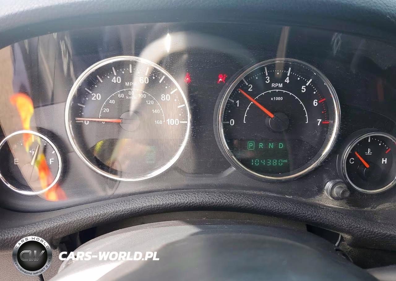 2018 Jeep Wrangler Unlimited Sahara VIN:1C4BJWEG4JL898729 - 9