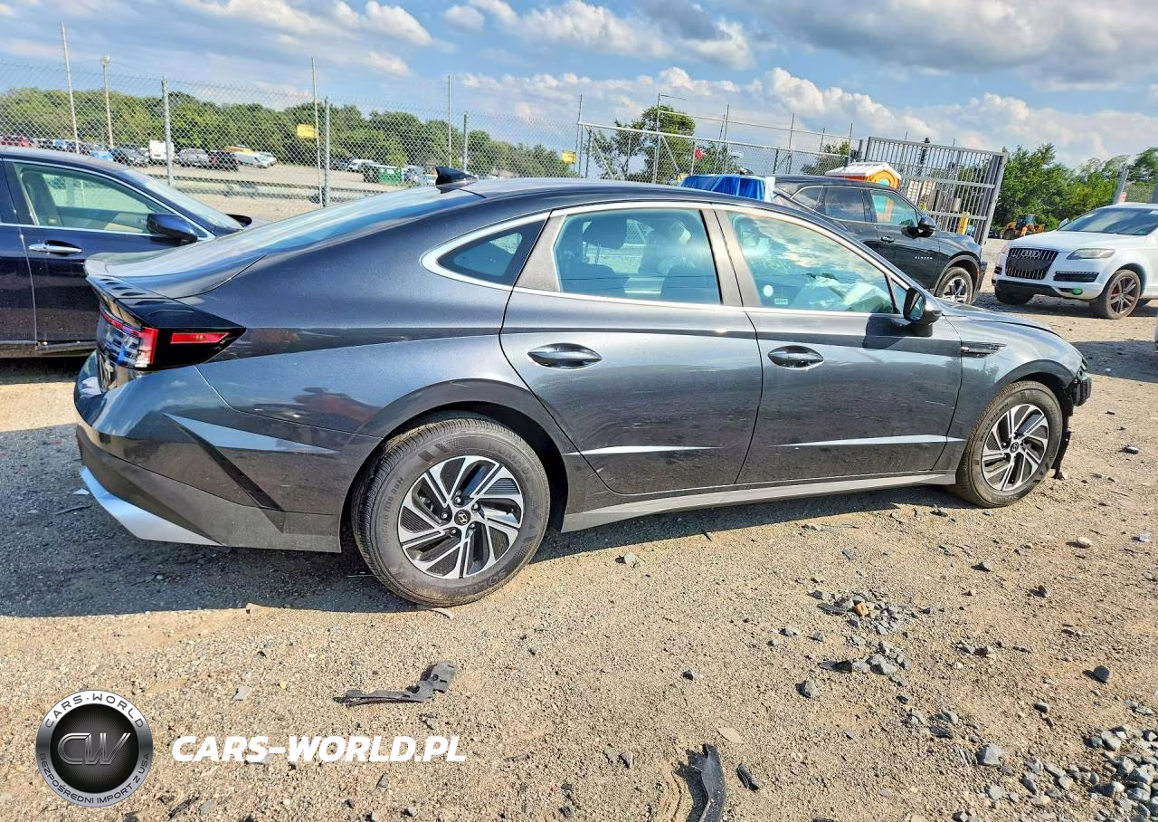 2026 Hyundai Sonata Hybrid Blue VIN:KMHL24JJXTA155266 - 3