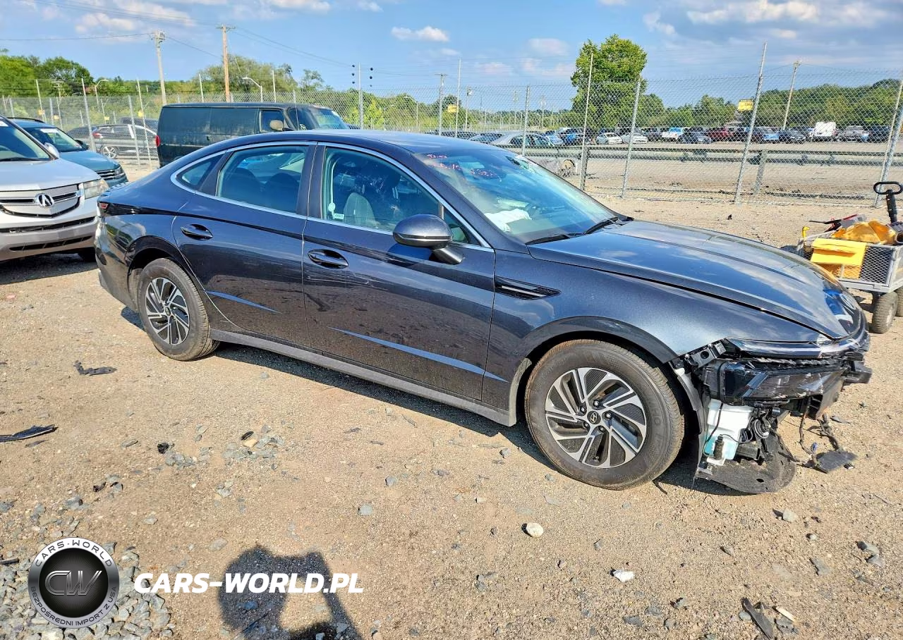 2026 Hyundai Sonata Hybrid Blue VIN:KMHL24JJXTA155266 - 4