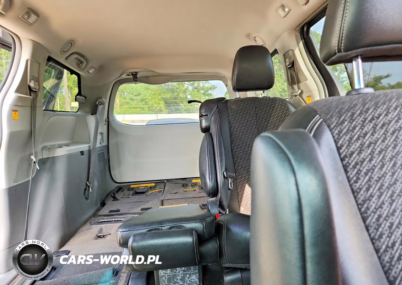 2012 Toyota Sienna Sport VIN:5TDXK3DC7CS259780 - 10