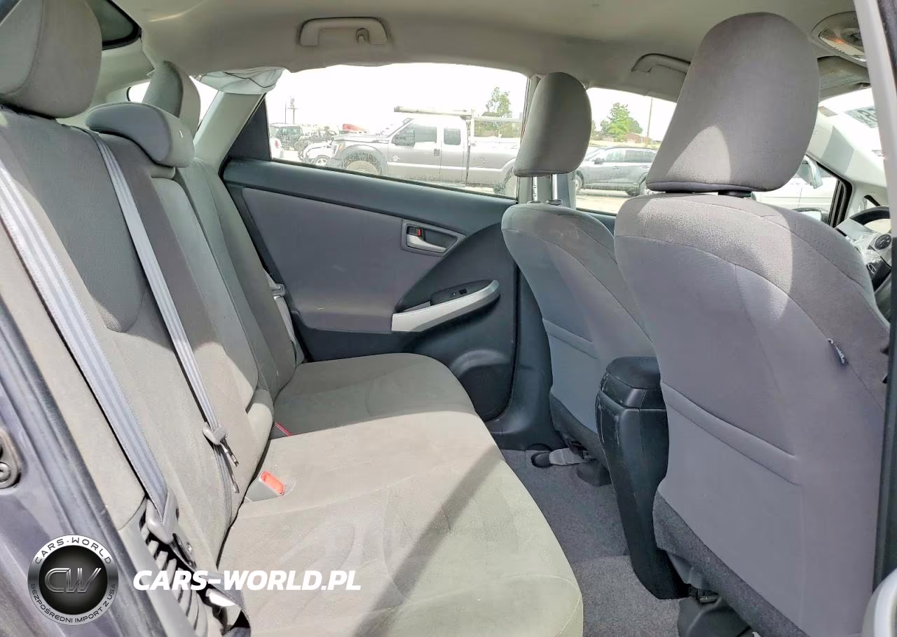 2015 Toyota Prius Two VIN:JTDKN3DU2F0405696 - 10