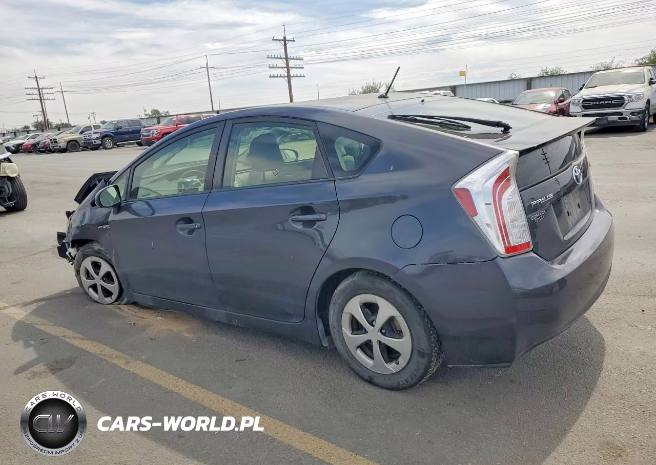 2015 Toyota Prius Two VIN:JTDKN3DU2F0405696 - 2