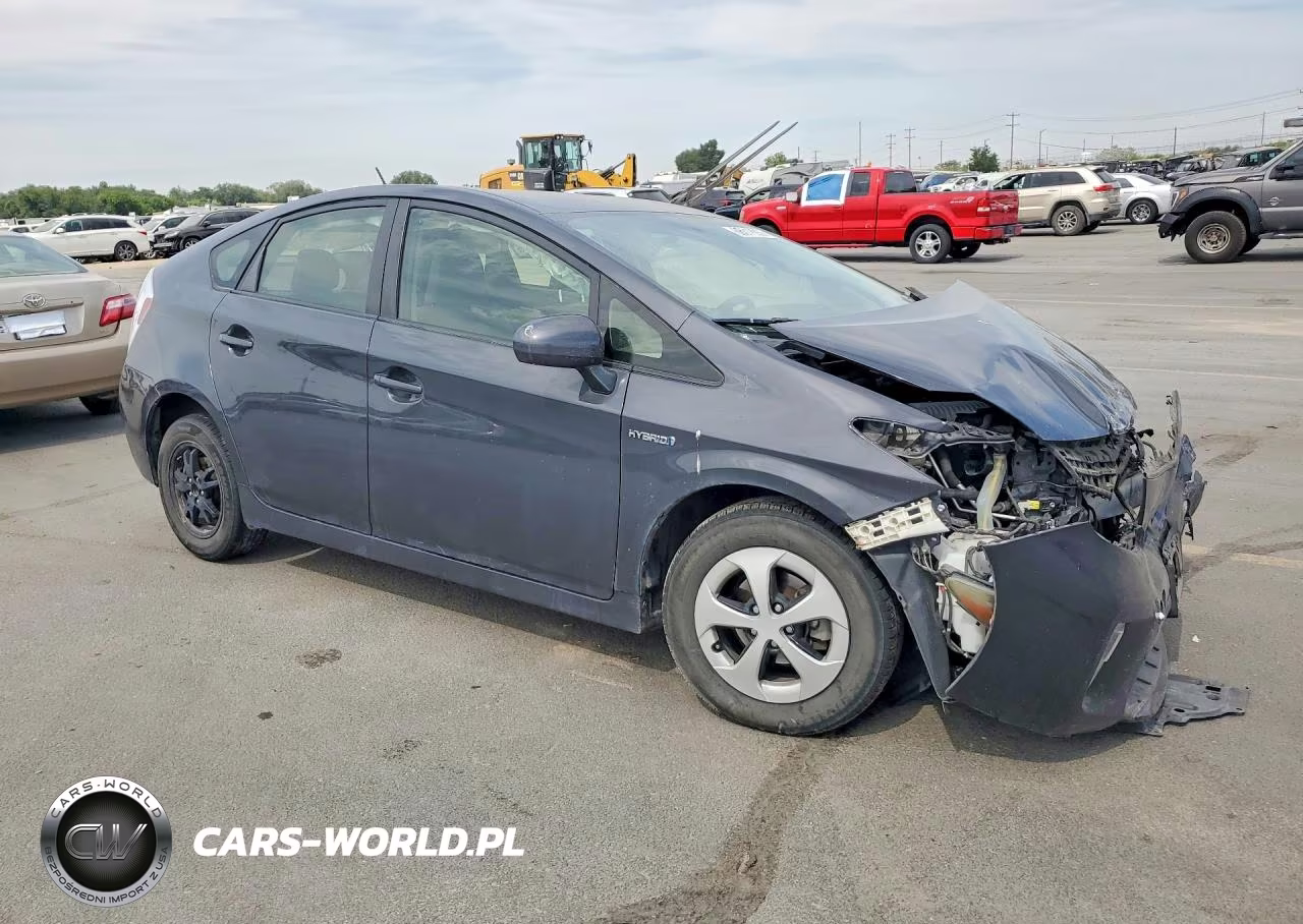 2015 Toyota Prius Two VIN:JTDKN3DU2F0405696 - 4
