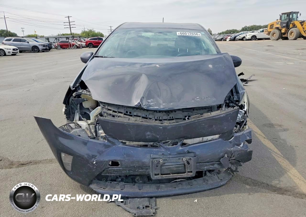 2015 Toyota Prius Two VIN:JTDKN3DU2F0405696 - 5