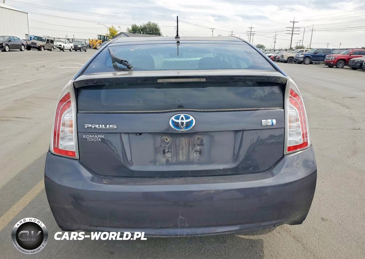 2015 Toyota Prius Two VIN:JTDKN3DU2F0405696 - 6
