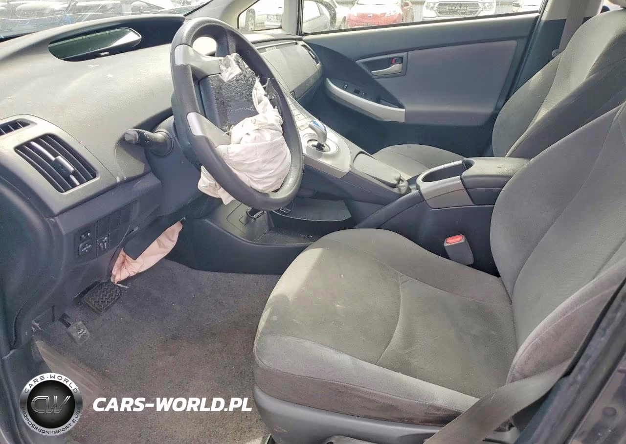 2015 Toyota Prius Two VIN:JTDKN3DU2F0405696 - 7