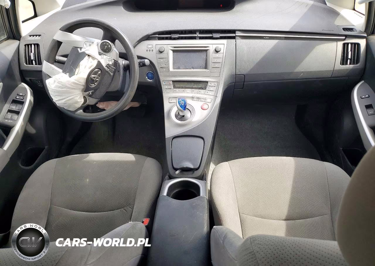 2015 Toyota Prius Two VIN:JTDKN3DU2F0405696 - 8