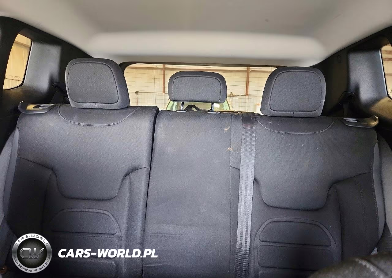 2017 Jeep Renegade Latitude VIN:ZACCJBBB3HPG24143 - 10