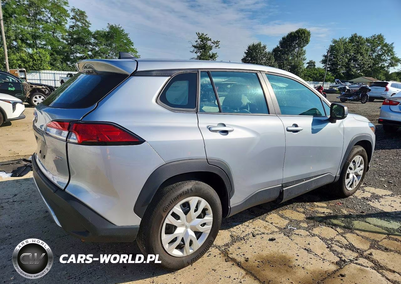 2025 Toyota Corolla Cross L VIN:7MUAAABG9SV121553 - 3