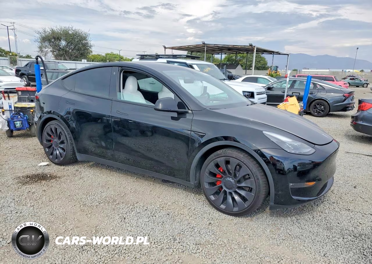 2023 Tesla Model Y VIN:7SAYGDEF0PF757868 - 4