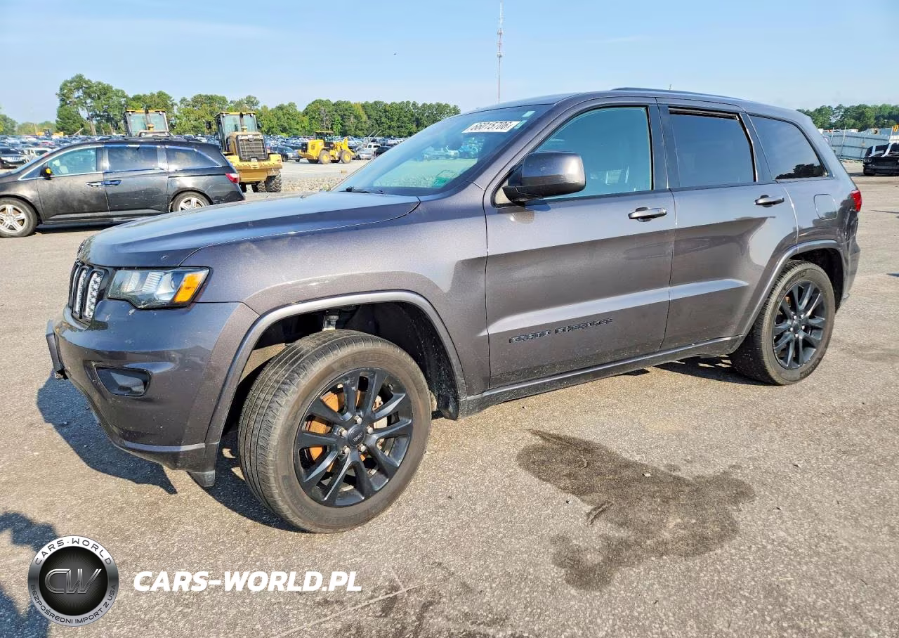 2018 Jeep Grand Cherokee Laredo VIN:1C4RJFAG3JC227928 - 1