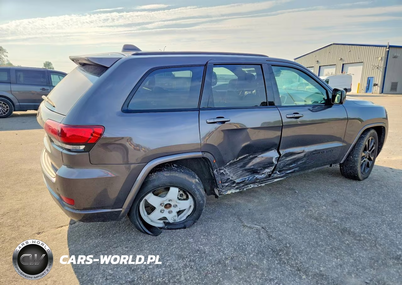 2018 Jeep Grand Cherokee Laredo VIN:1C4RJFAG3JC227928 - 3