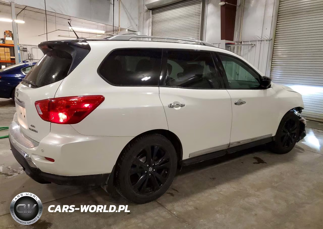 2017 Nissan Pathfinder Platinum VIN:5N1DR2MM8HC673222 - 3
