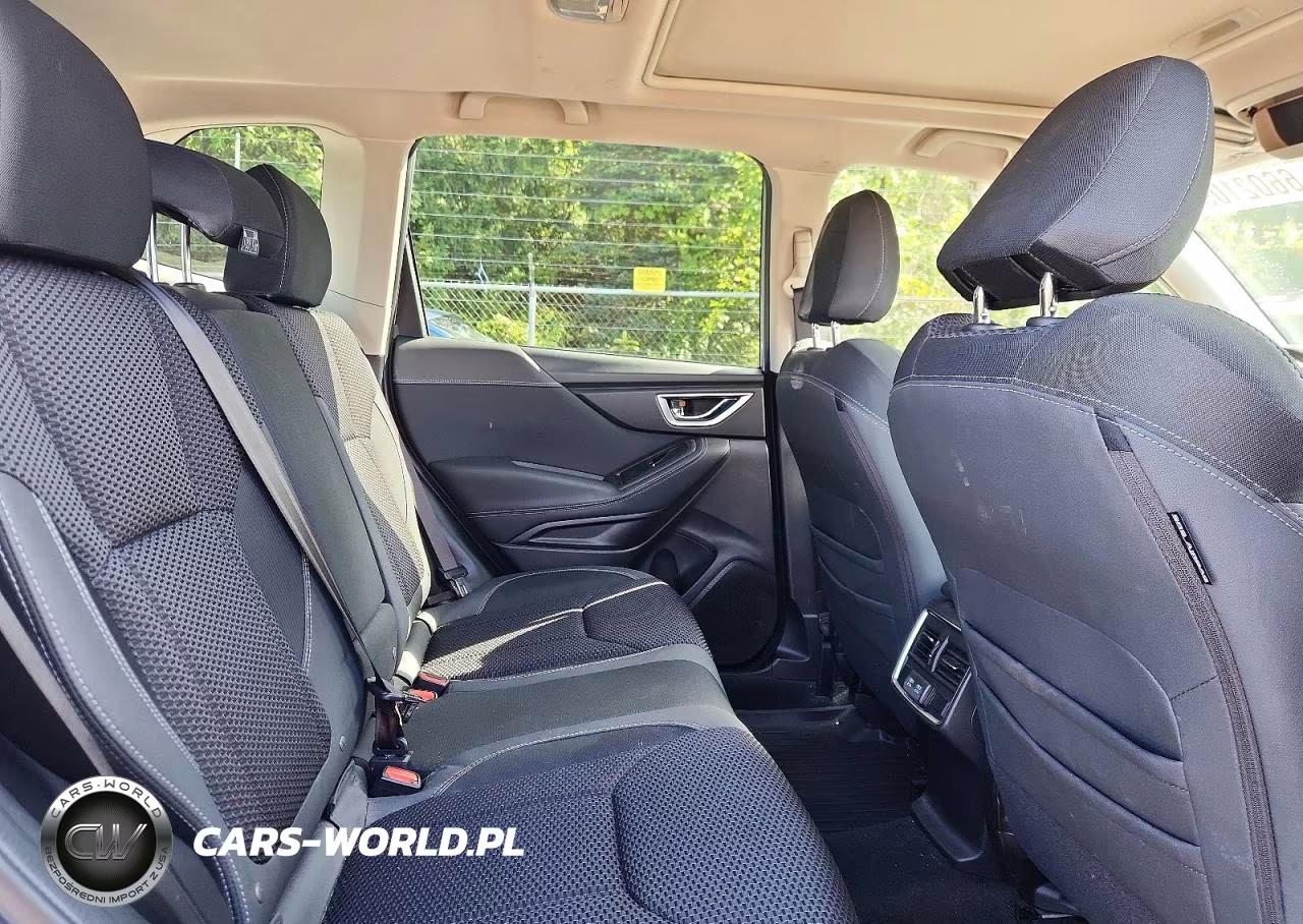 2019 Subaru Forester Premium VIN:JF2SKAGC8KH547810 - 11