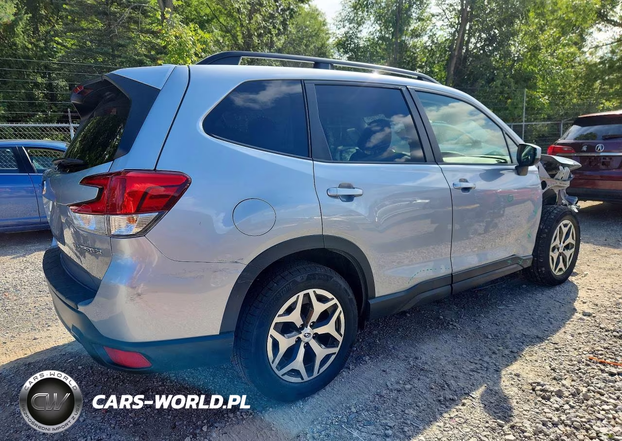 2019 Subaru Forester Premium VIN:JF2SKAGC8KH547810 - 3