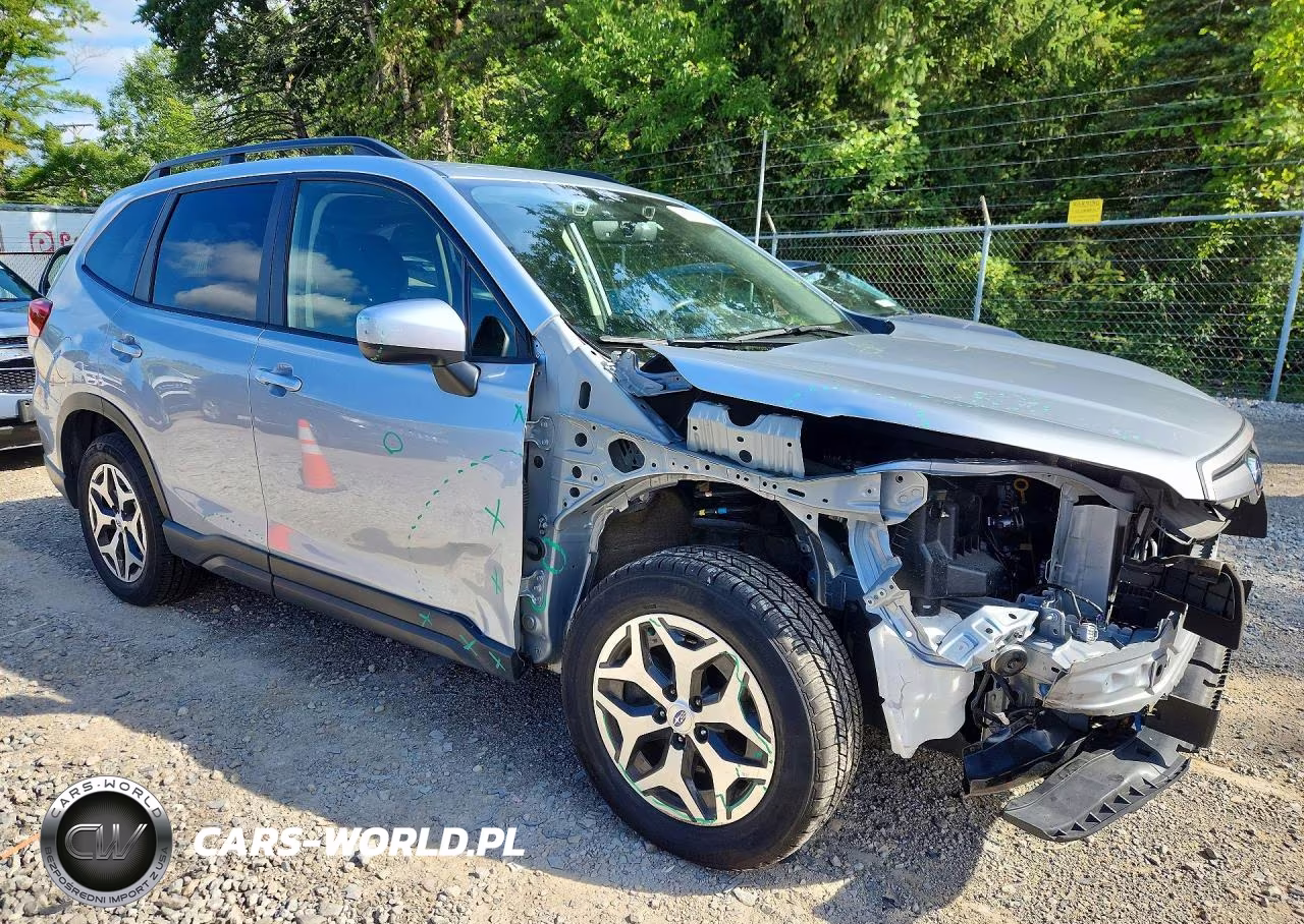 2019 Subaru Forester Premium VIN:JF2SKAGC8KH547810 - 4