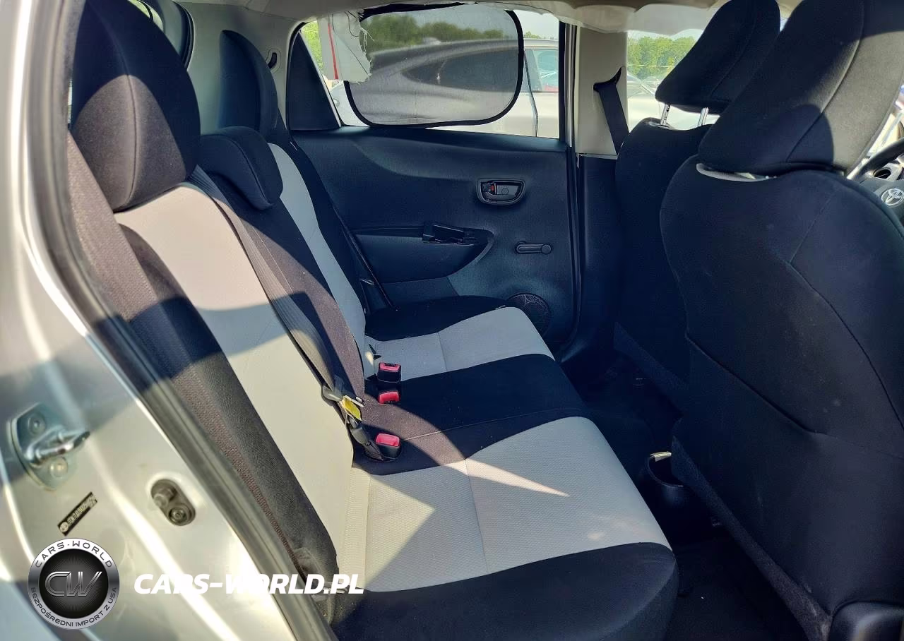 2013 Toyota Yaris 5-Door L VIN:JTDKTUD39DD568256 - 10