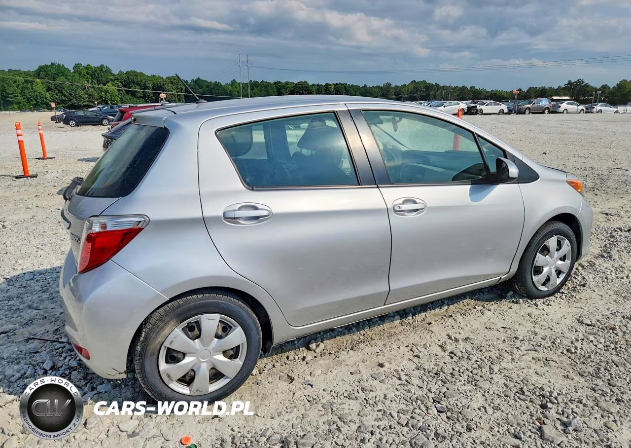 2013 Toyota Yaris 5-Door L VIN:JTDKTUD39DD568256 - 3