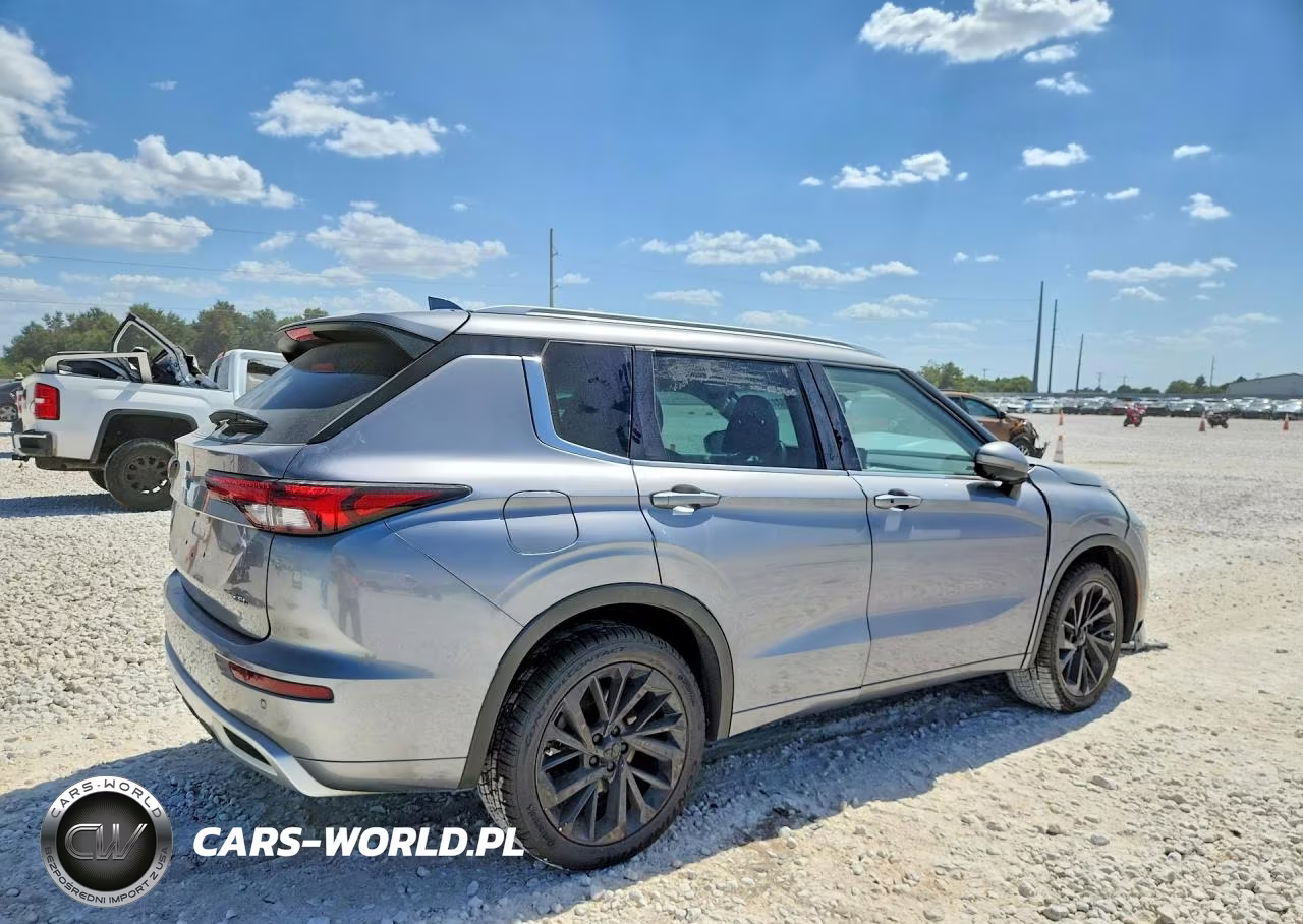 2023 Mitsubishi Outlander Sel VIN:JA4J3VA82PZ031974 - 3