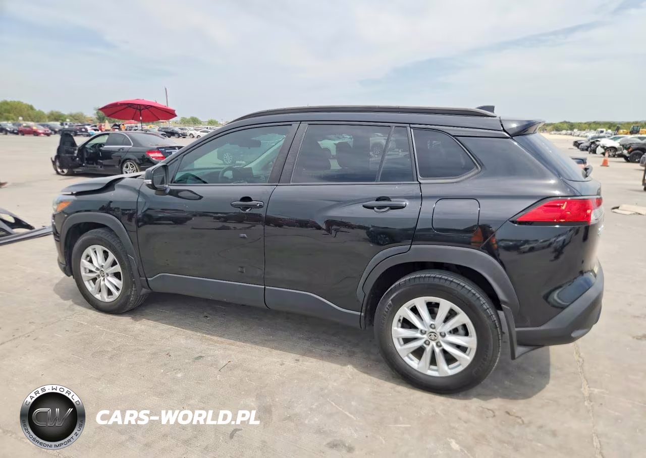 2023 Toyota Corolla Cross Le VIN:7MUCAAAGXPV070145 - 2