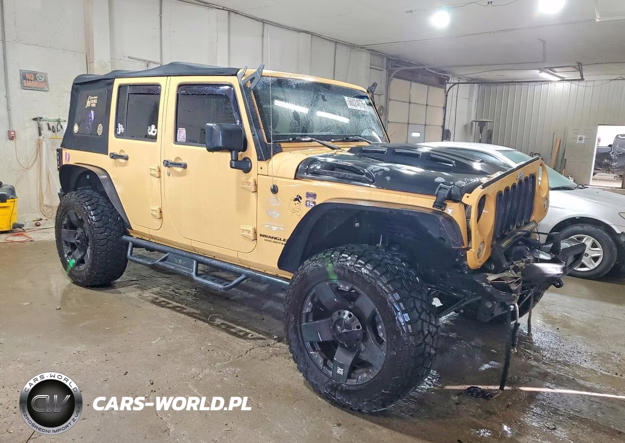 2014 Jeep Wrangler Unlimited Sahara VIN:1C4HJWEG3EL136394 - 4